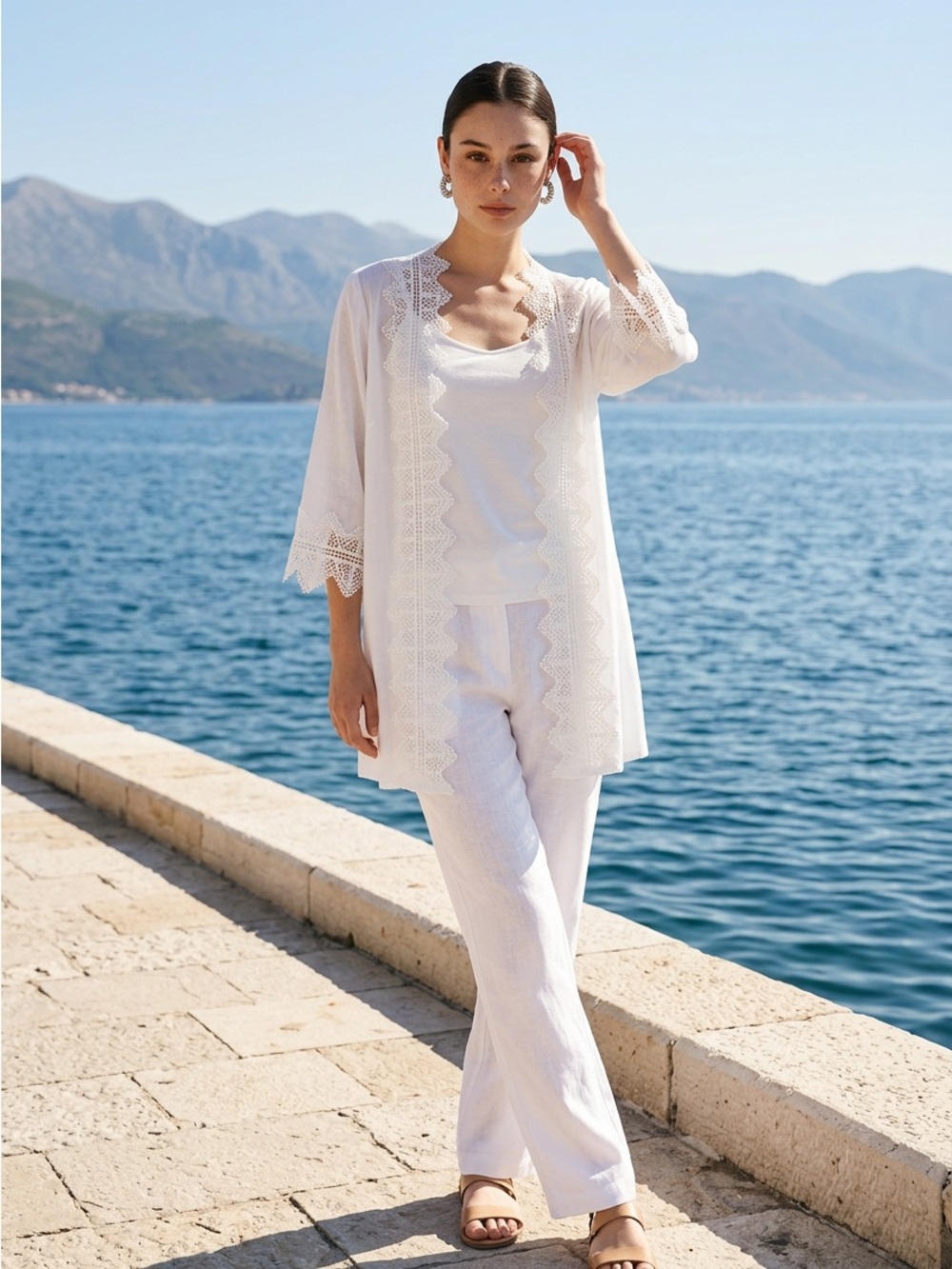 POL White Lace-Trimmed Kimono. Size Small.